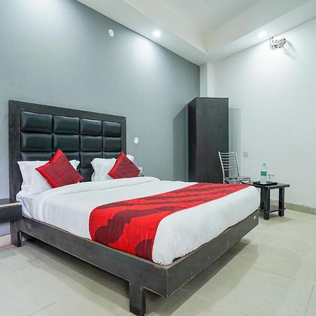 Hotel Red Snapper Couple Friendly At West Delhi นิวเดลี ภายนอก รูปภาพ