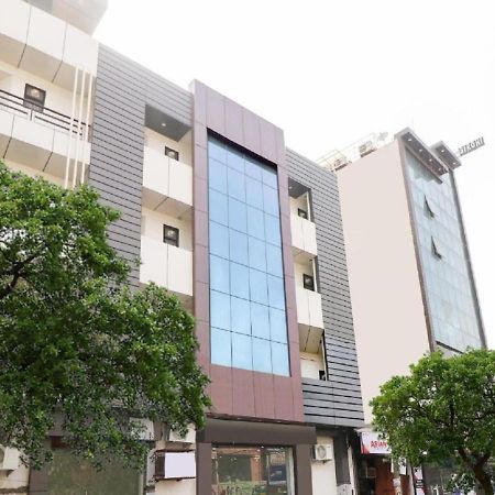 Hotel Red Snapper Couple Friendly At West Delhi นิวเดลี ภายนอก รูปภาพ