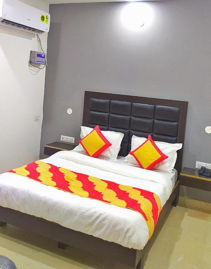 Hotel Red Snapper Couple Friendly At West Delhi นิวเดลี ภายนอก รูปภาพ