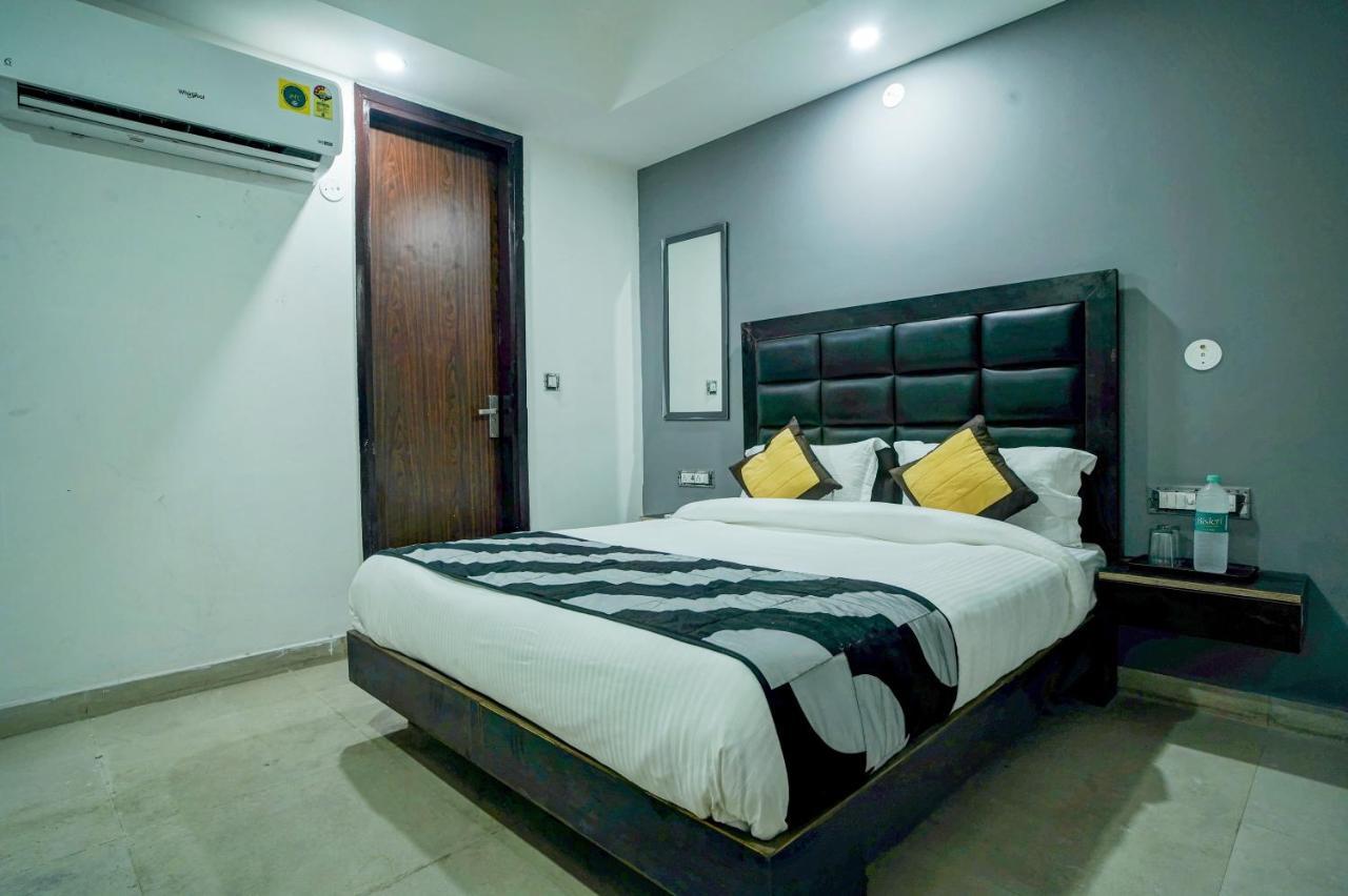 Hotel Red Snapper Couple Friendly At West Delhi นิวเดลี ภายนอก รูปภาพ
