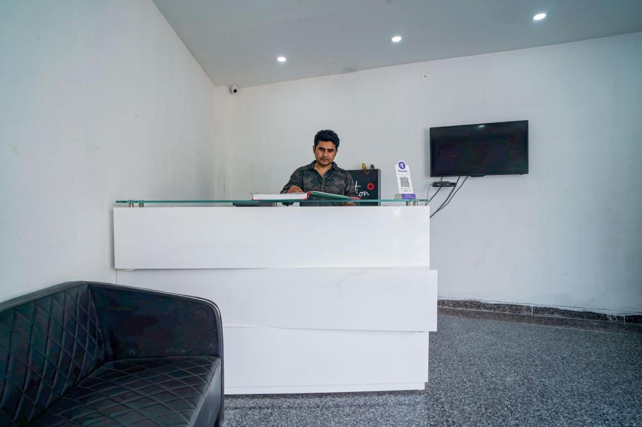Hotel Red Snapper Couple Friendly At West Delhi นิวเดลี ภายนอก รูปภาพ