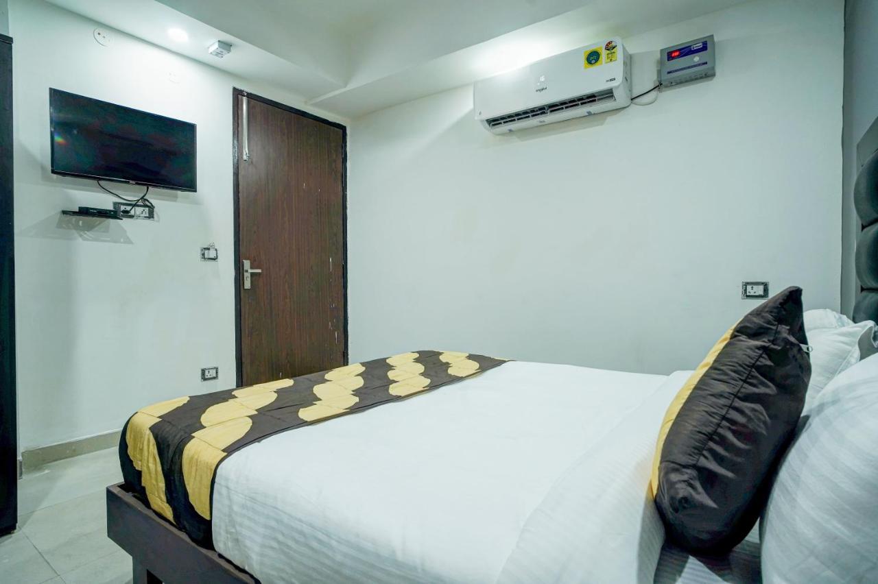 Hotel Red Snapper Couple Friendly At West Delhi นิวเดลี ภายนอก รูปภาพ