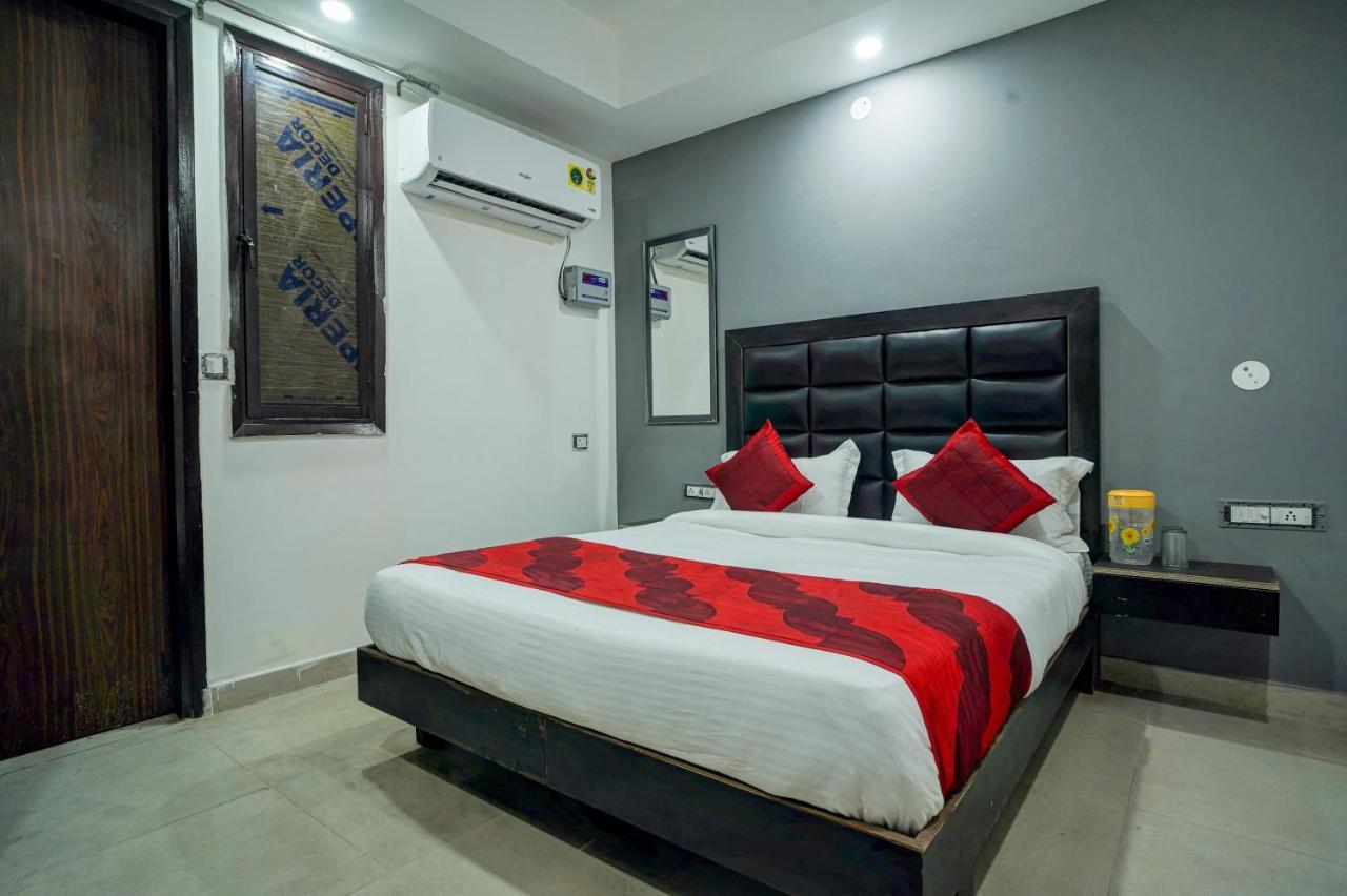 Hotel Red Snapper Couple Friendly At West Delhi นิวเดลี ภายนอก รูปภาพ