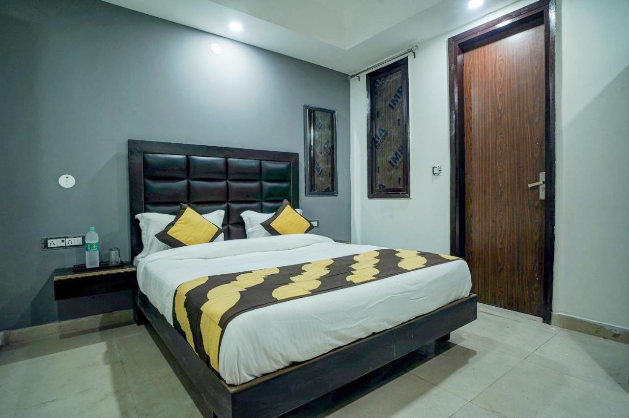Hotel Red Snapper Couple Friendly At West Delhi นิวเดลี ภายนอก รูปภาพ