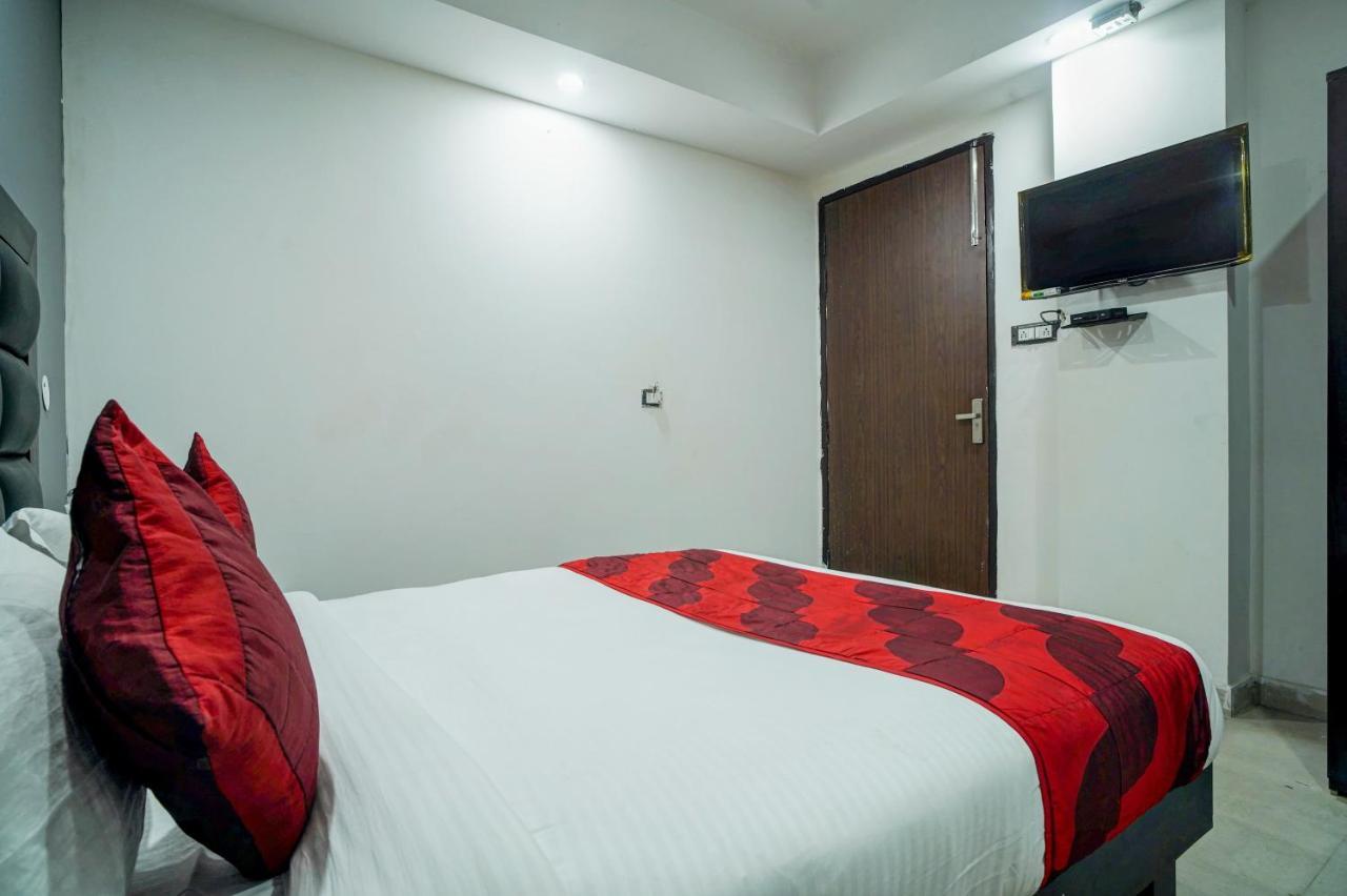 Hotel Red Snapper Couple Friendly At West Delhi นิวเดลี ภายนอก รูปภาพ
