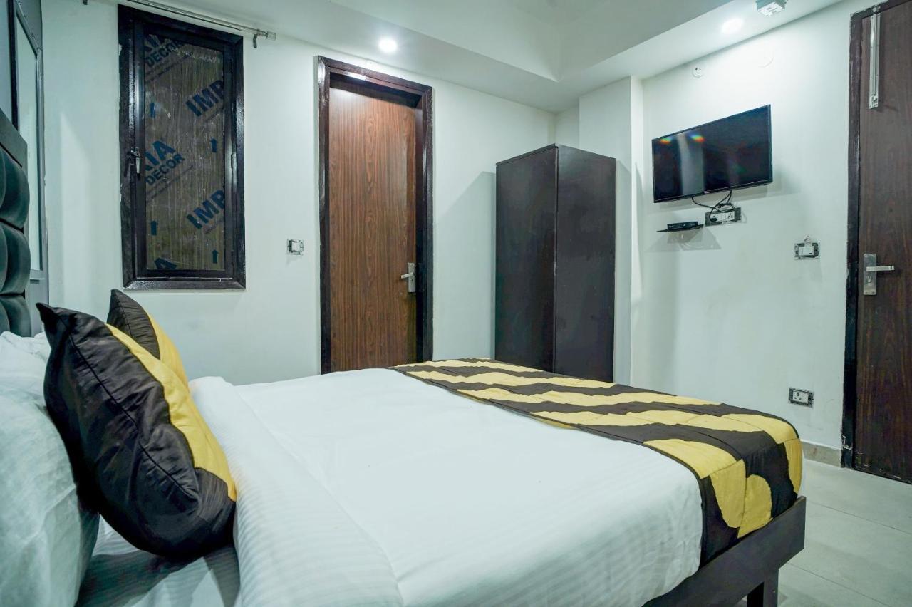 Hotel Red Snapper Couple Friendly At West Delhi นิวเดลี ภายนอก รูปภาพ