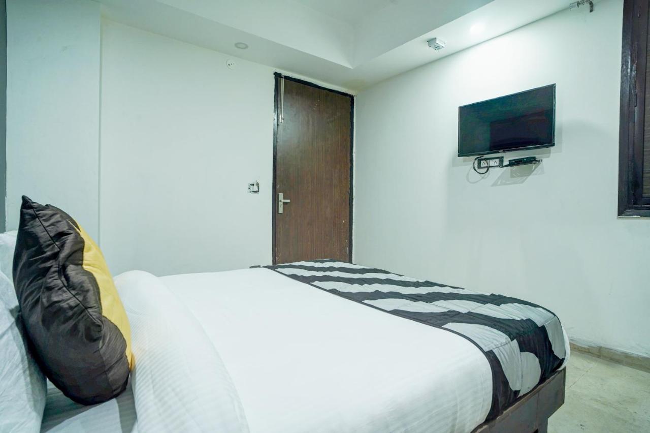 Hotel Red Snapper Couple Friendly At West Delhi นิวเดลี ภายนอก รูปภาพ