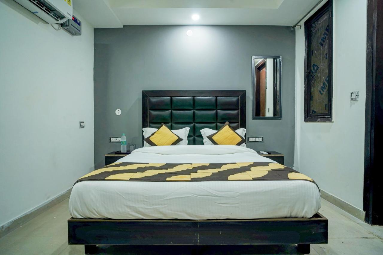 Hotel Red Snapper Couple Friendly At West Delhi นิวเดลี ภายนอก รูปภาพ