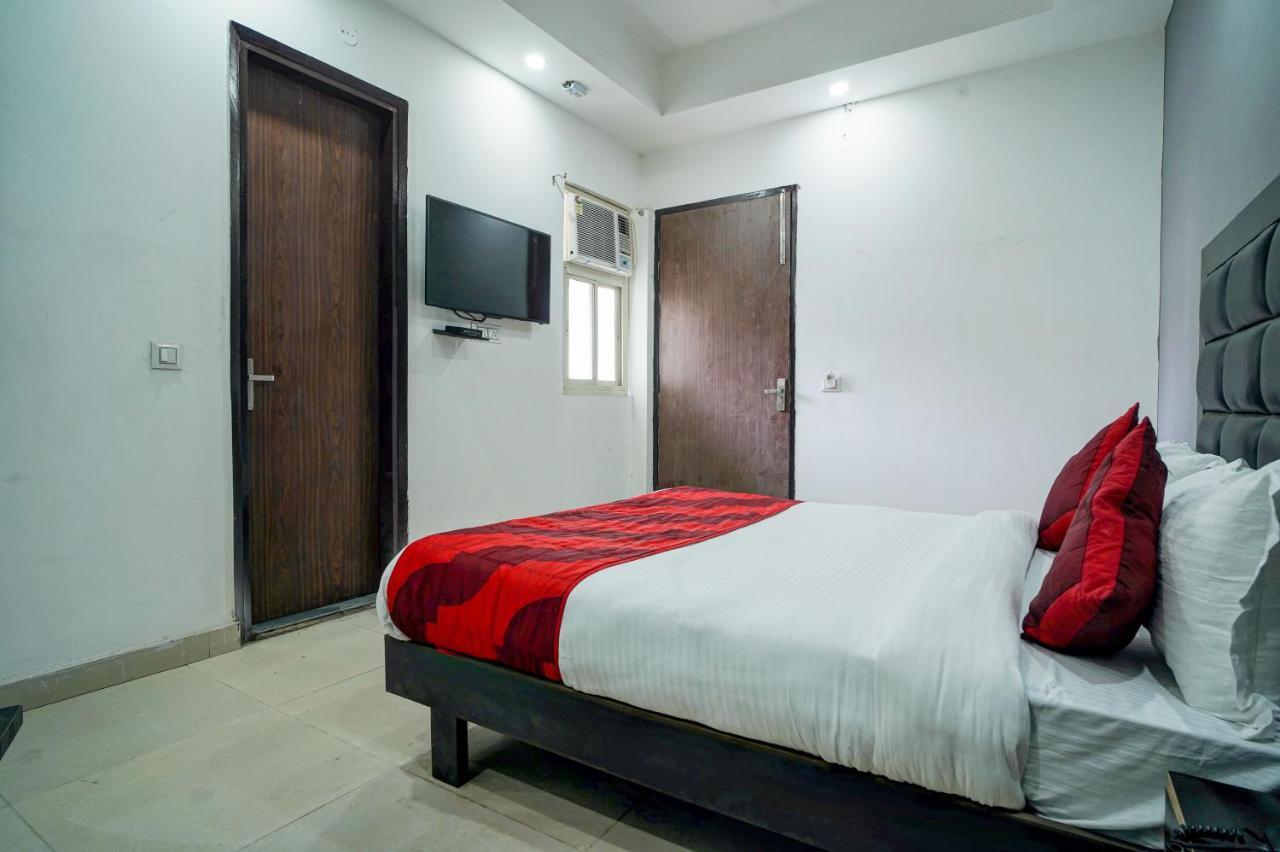Hotel Red Snapper Couple Friendly At West Delhi นิวเดลี ภายนอก รูปภาพ
