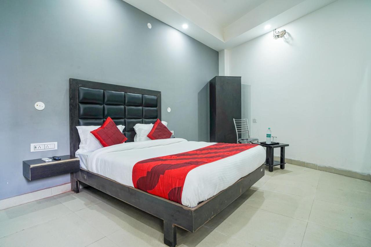 Hotel Red Snapper Couple Friendly At West Delhi นิวเดลี ภายนอก รูปภาพ