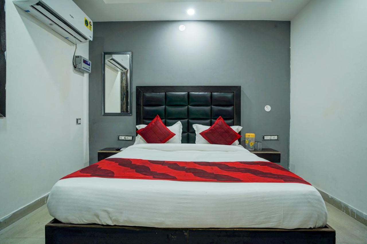 Hotel Red Snapper Couple Friendly At West Delhi นิวเดลี ภายนอก รูปภาพ