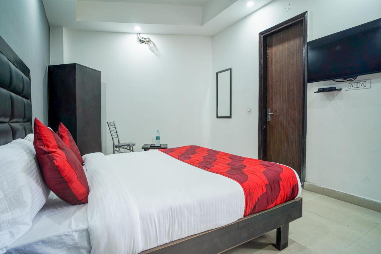 Hotel Red Snapper Couple Friendly At West Delhi นิวเดลี ภายนอก รูปภาพ