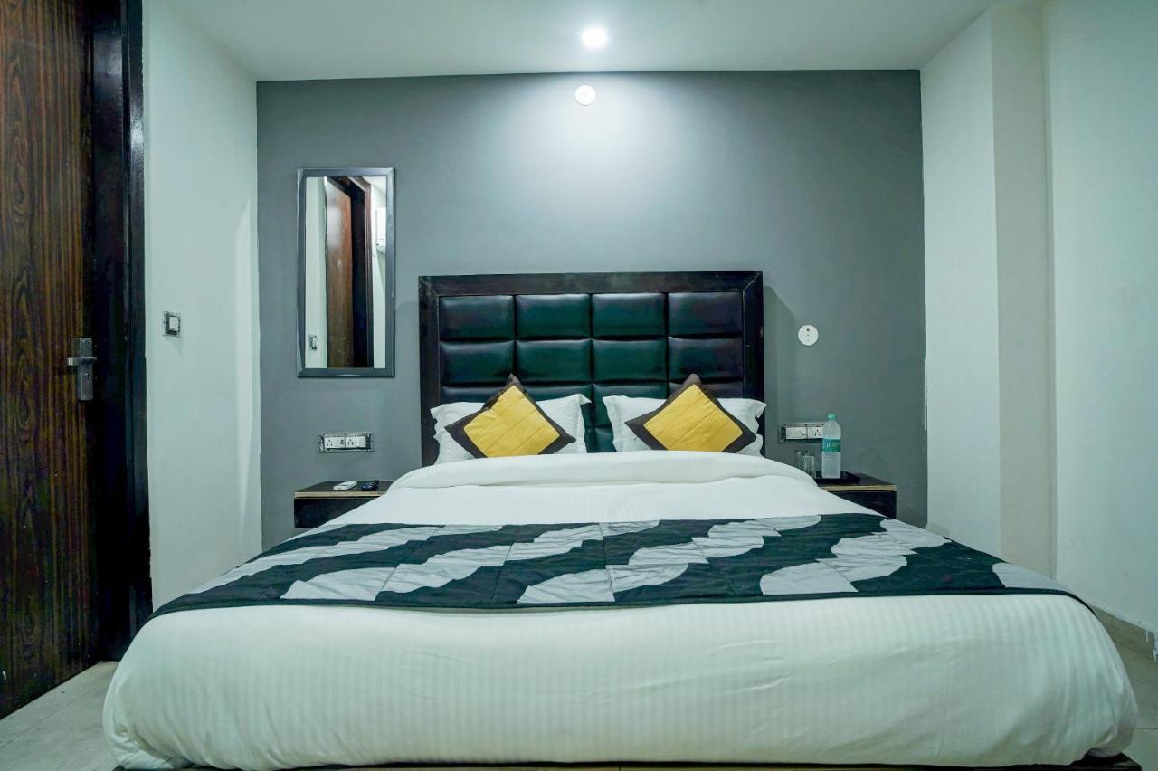 Hotel Red Snapper Couple Friendly At West Delhi นิวเดลี ภายนอก รูปภาพ