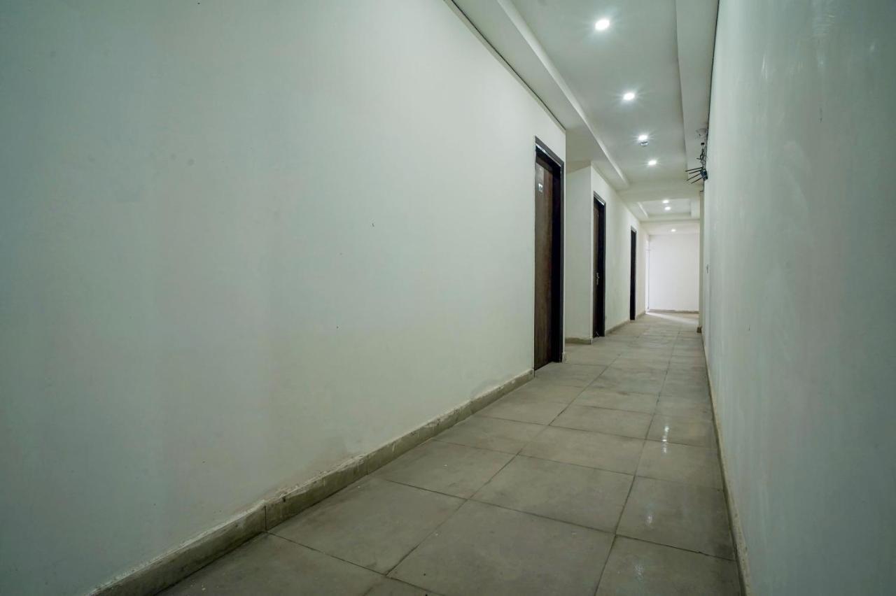 Hotel Red Snapper Couple Friendly At West Delhi นิวเดลี ภายนอก รูปภาพ